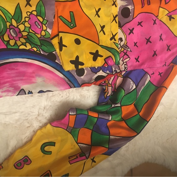 Over sized silk shirt to wear as cover up or tie at waist with jeans. Vintage - Picture 8 of 12